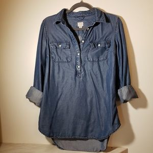 Trendy chambray inspired top! Silky and soft! EUC!